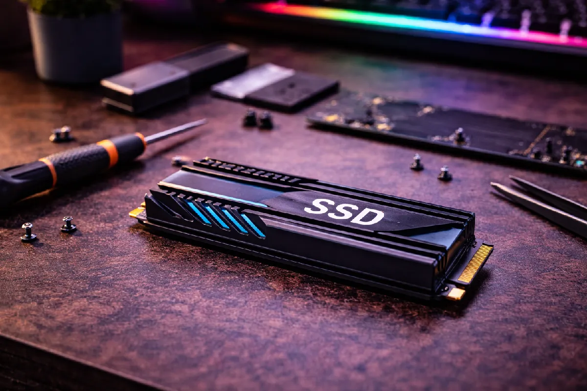A Morte Silenciosa: Por que seu SSD rápido pode parar amanhã e como fazê-lo durar 10 anos